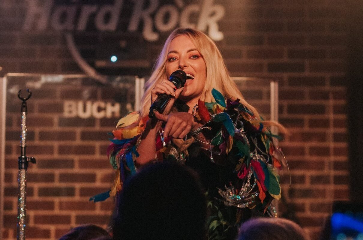 Delia cântă pe 8 martie în Hard Rock Cafe. Foto: Facebook / Hard Rock Cafe via Totuldespremame.ro