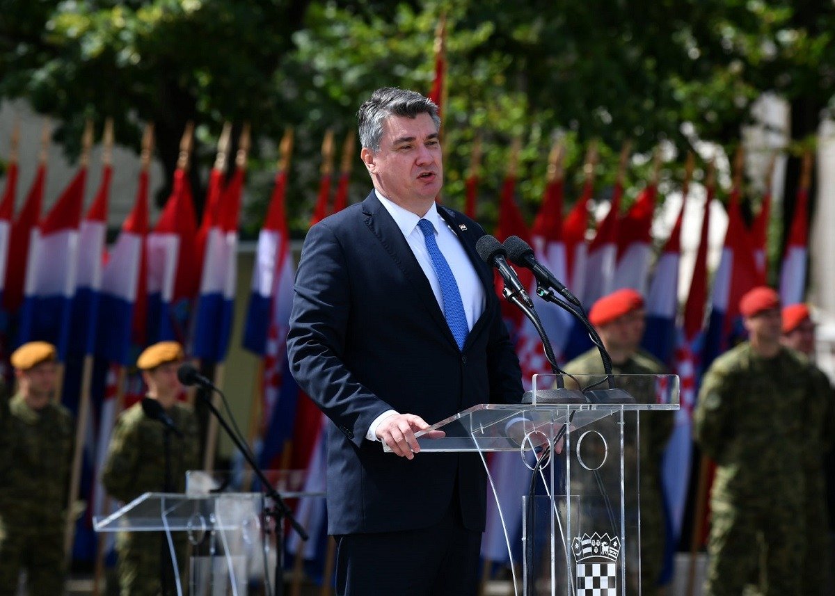 Croația suspendă summitul regional din cauza unor declarații ale președintelui sârb Președintele Croației, Zoran Milanovic, a decis să anuleze summitul anual al Balcanilor de Vest, programat pentru luna mai