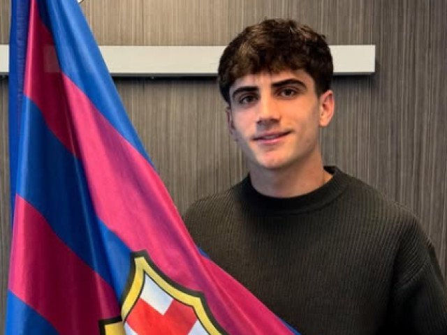 Fundaș dreapta la barcelona: Contract până în 2028