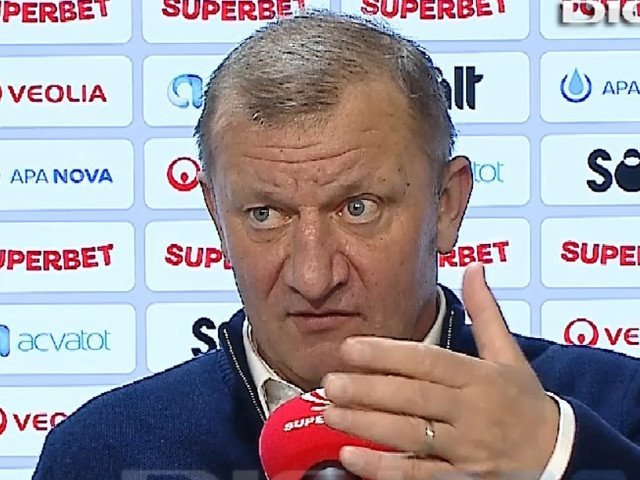 Dorinel Munteanu, în vizită la Galați, a oferit un spectacol de replici acide Fostul mare fotbalist Dorinel Munteanu a revenit la Galați, unde a avut un schimb de replici tăioase cu foștii colegi și antrenori