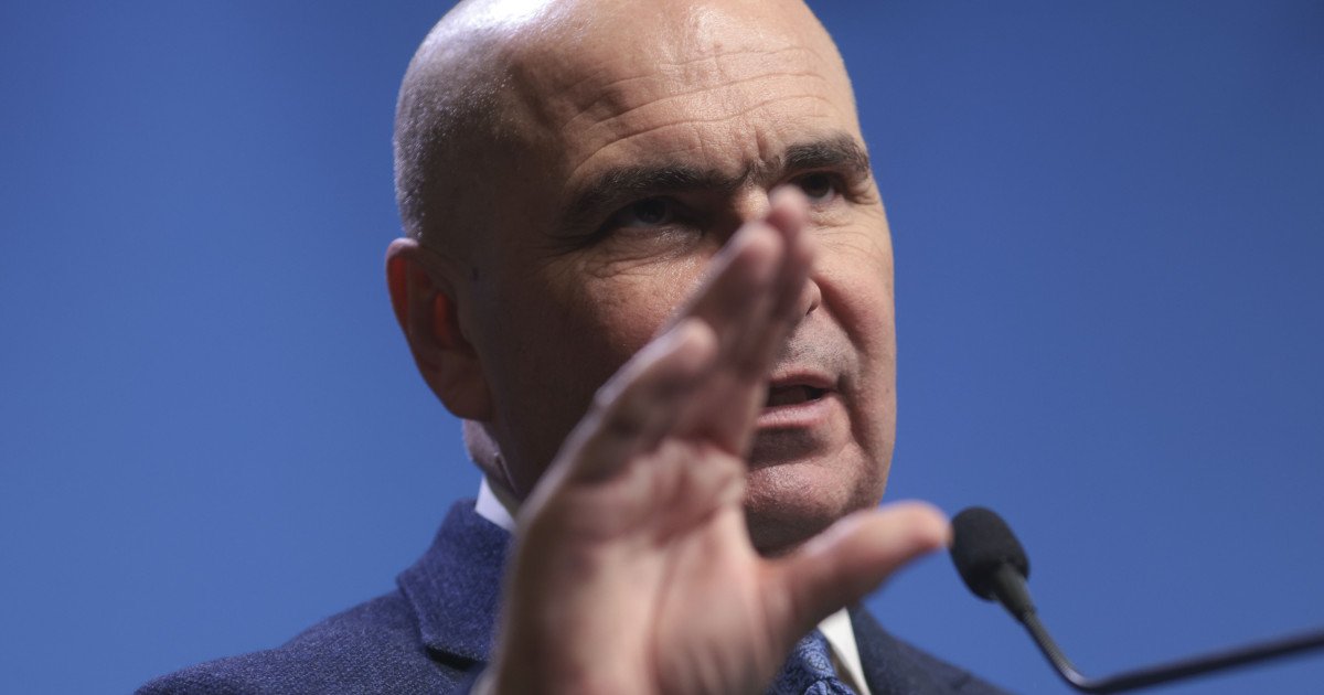 Bolojan anunță noi reguli pentru angajările la stat: cumulul pensiei cu salariul, redefinit Premierul Ilie Bolojan a anunțat că săptămâna viitoare va fi supus dezbaterii în cadrul Executivului proiectul de lege privind reglementarea cumulului pensiei cu salariul în instituțiile publice