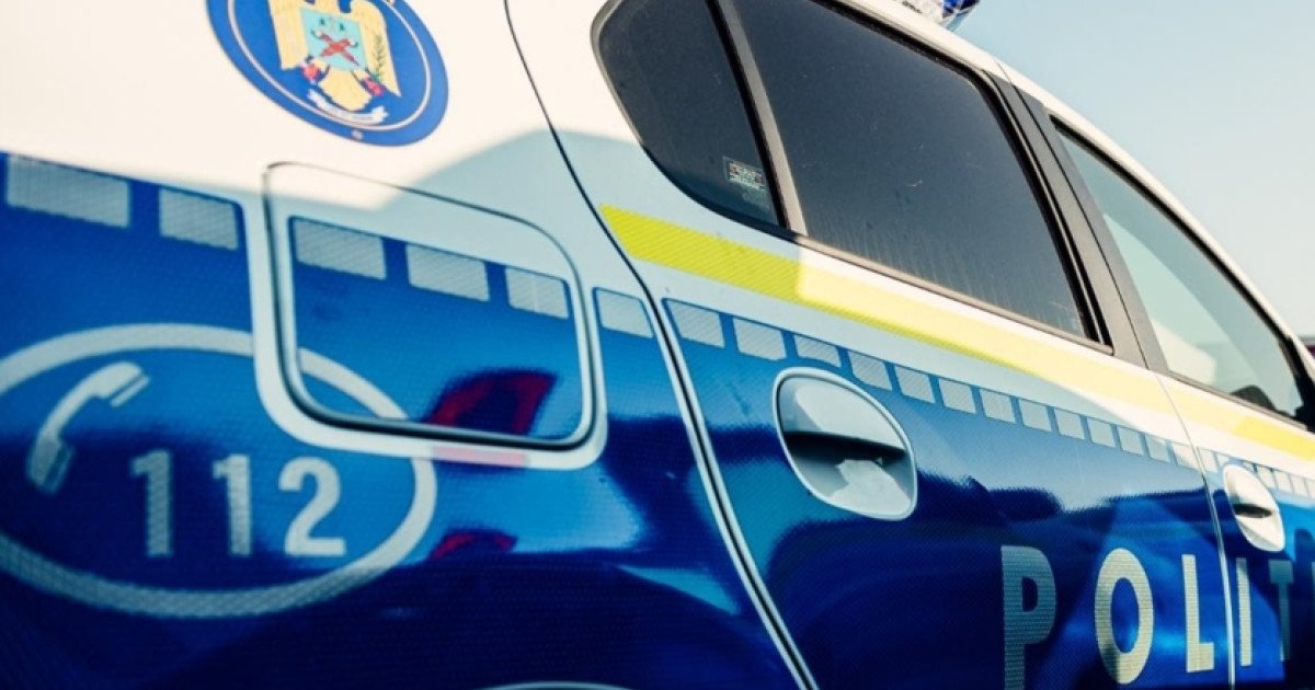 Aradean agresiv, la locul accidentului: A vrut să fure arma polițistului!