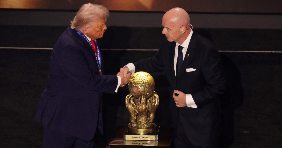 Iranul, așteptat la Cupa Mondială din SUA: Trump asigură participarea, în ciuda tensiunilor FIFA a primit asigurări din partea fostului președinte american Donald Trump că echipa națională de fotbal a Iranului va fi autorizată să participe la Cupa Mondială din 2026, găzduită de Statele Unite