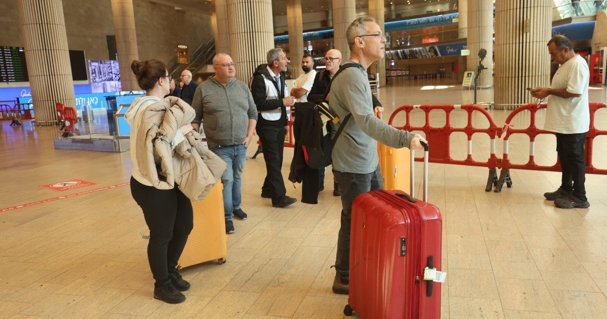 Aviația israeliană, cu pași mici spre normalitate: Aeroportul Ben Gurion redeschis parțial Aeroportul Ben Gurion din Tel Aviv a început să primească și să expedieze pasageri pentru zboruri externe, marcând un pas spre normalitate într-o perioadă de tensiuni regionale