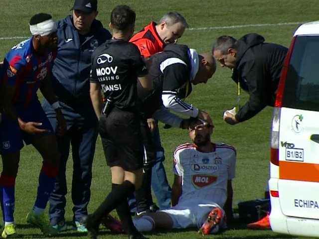 Accidentare gravă pe terenul de fotbal: Ambulanța a intervenit la meciul Bihor – Sepsi Un moment tensionat a marcat partida amicală dintre echipele Bihor și Sepsi, desfășurată recent
