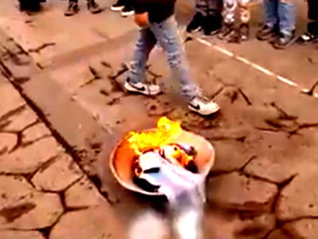 Iranienii, furioși pe Lionel Messi: De la idoli la „dușmani” Imagini surprinse în apropierea capitalei iraniene, Teheran, au stârnit dezbateri aprinse în mediul online, după ce au început să circule fotografii cu bannere în care Lionel Messi era prezentat drept „dușman”