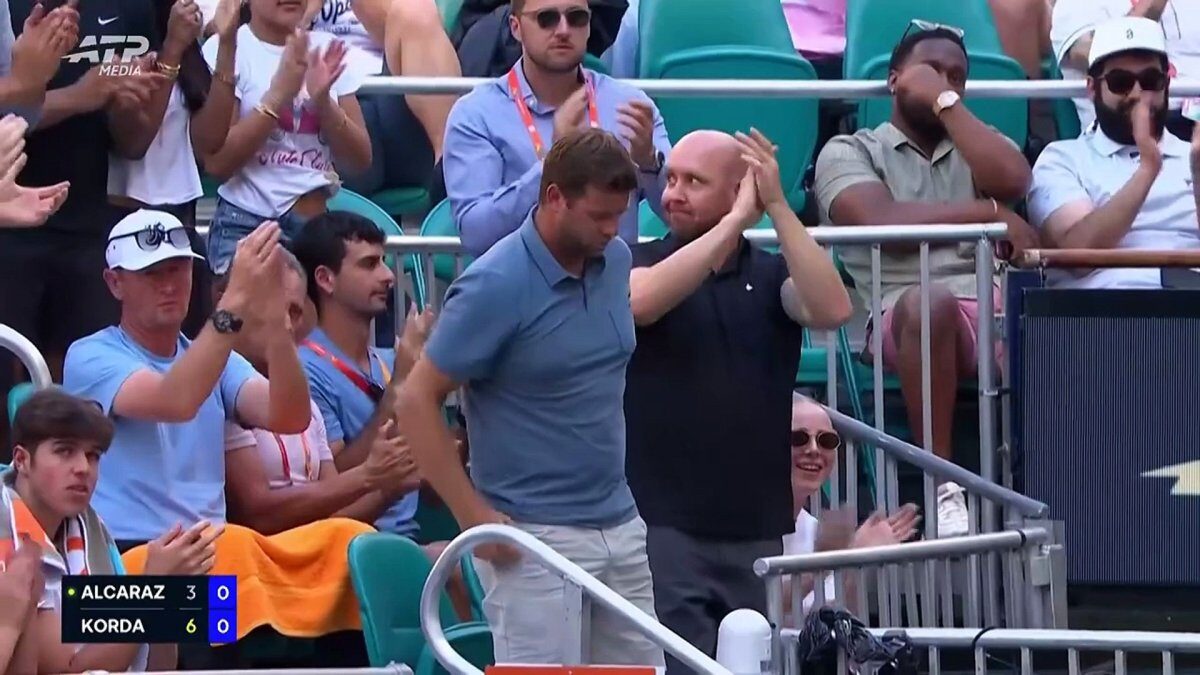 Alcaraz, eliminat prematur la Miami: Korda îi strică startul de sezon pe zgură Carlos Alcaraz, actualul lider mondial în tenisul masculin, a suferit o înfrângere surprinzătoare la Miami Open, fiind eliminat de americanul Sebastian Korda