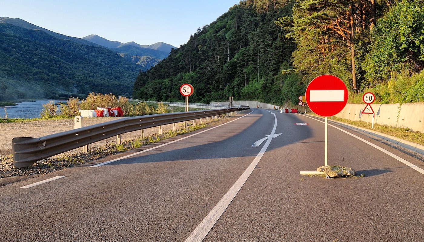 Restricții de circulație pe Valea Oltului pentru vehiculele grele Începând de marți, 17 martie, și până pe 15 iunie, circulația pe DN 7, Valea Oltului, va fi restricționată pentru vehiculele cu masa totală mai mare de 7,5 tone
