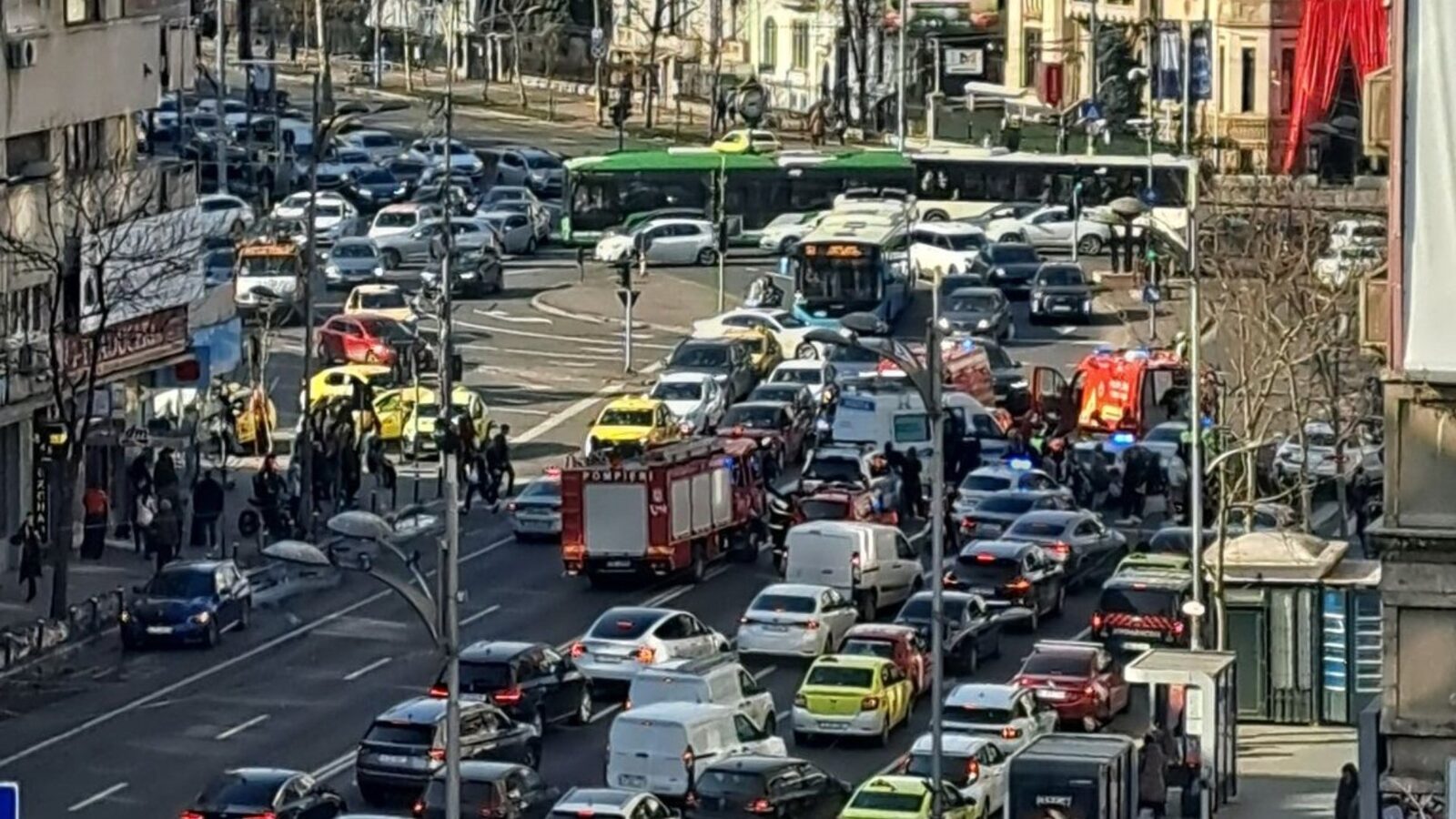 Accident grav în Piața Romană: Pieton resuscitat la fața locului Un accident rutier grav a avut loc în această după-amiază în Piața Romană din București