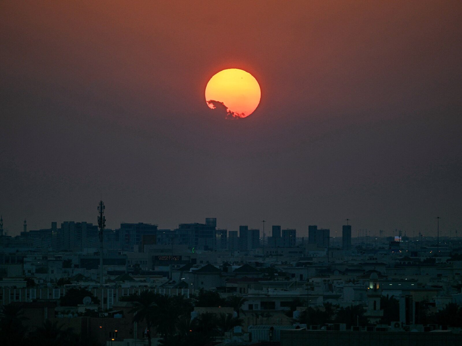 Qatar a doborât avioane iraniene, escaladarea conflictului din Orientul Mijlociu continuă Doha, Qatar – Forțele aeriene din Qatar au anunțat că au doborât două avioane de luptă iraniene, într-o escaladare semnificativă a tensiunilor în Orientul Mijlociu