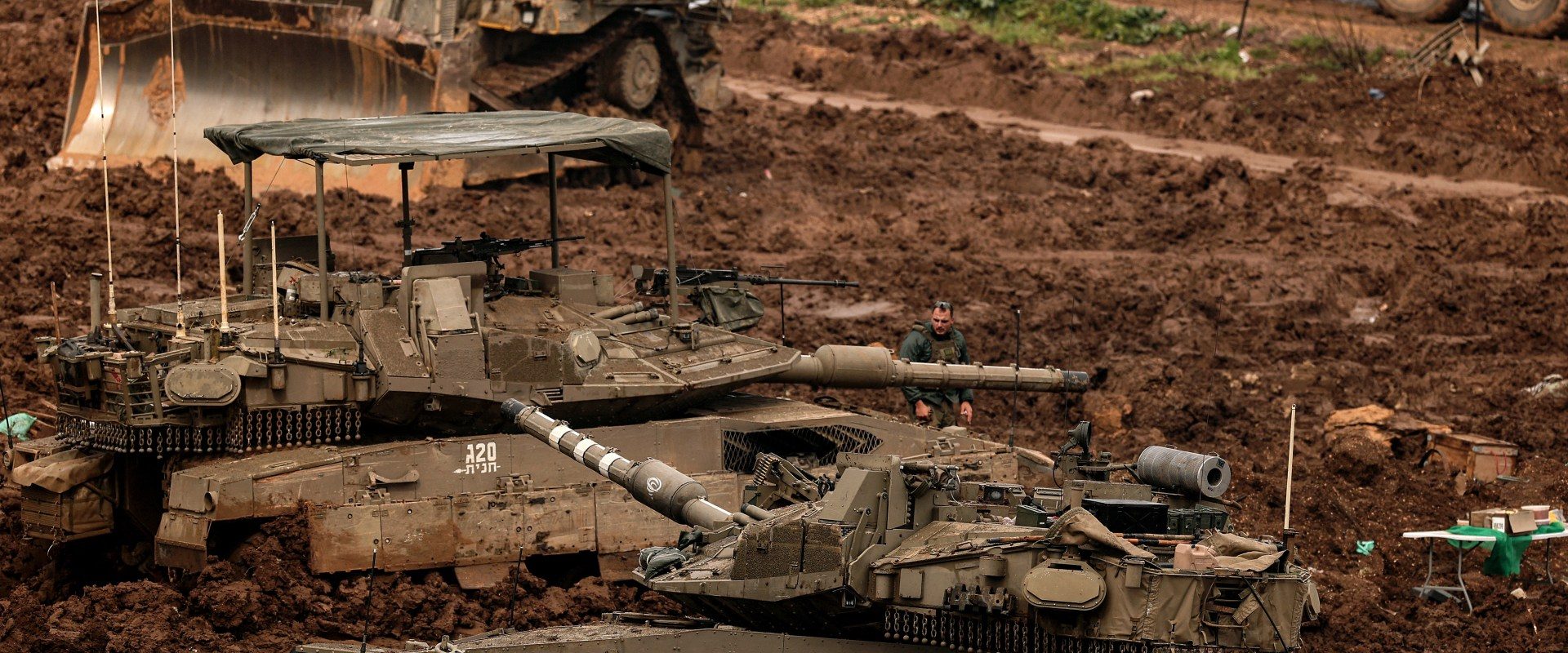 Luptă la graniță: Israelul își intensifică prezența în Liban, tensiunile cresc Conflictele la granița dintre Israel și Liban se intensifică, odată cu decizia armatei israeliene de a trimite trupe suplimentare în sudul Libanului