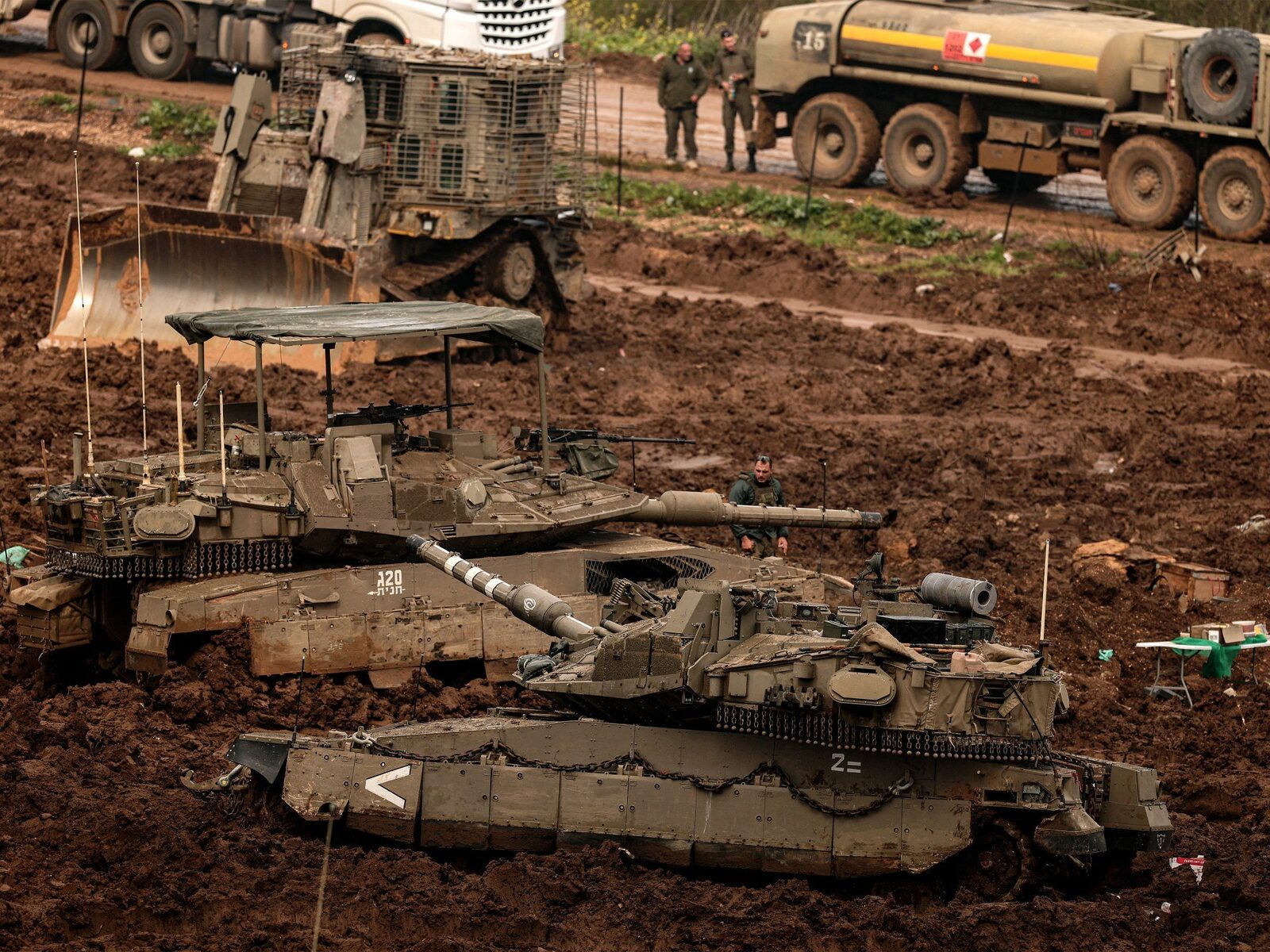 Luptă la graniță: Israelul își intensifică prezența în Liban, tensiunile cresc Conflictele la granița dintre Israel și Liban se intensifică, odată cu decizia armatei israeliene de a trimite trupe suplimentare în sudul Libanului