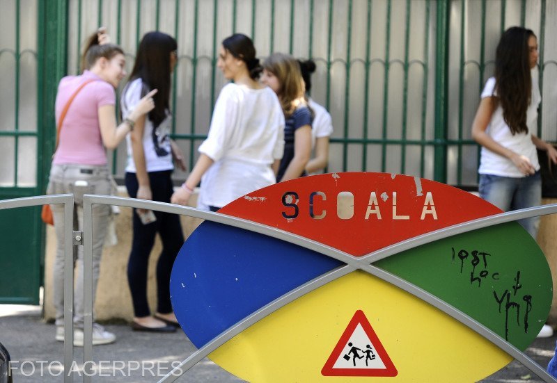 Română la simulare: Baremul pentru Evaluarea Națională 2026, clasa a VIII-a, vine la ora 15:00