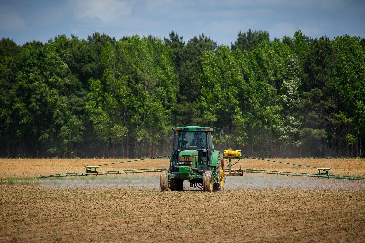 PSD acuză blocaj în privința subvențiilor pentru motorina agricolă Partidul Social Democrat (PSD) a lansat un atac dur la adresa premierului Ilie Bolojan, acuzându-l că blochează inițiativa ministrului Agriculturii de a scuti fermierii de plata accizei și a taxei pe valoarea adăugată (TVA) pentru motorina utilizată în activitățile agricole