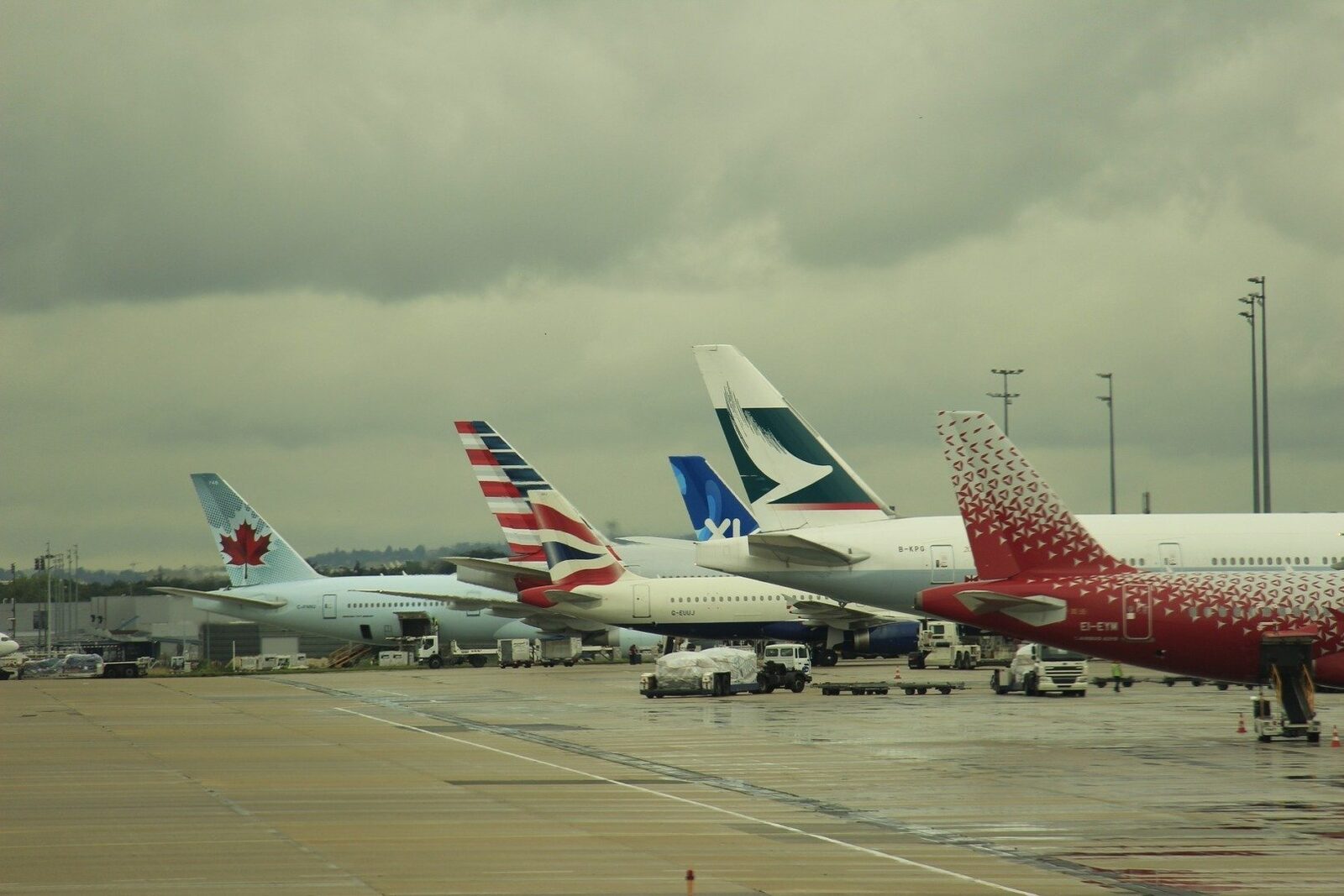 Accident aviatic fatal pe aeroportul LaGuardia: Pilotul și copilotul, victime Un accident tragic a avut loc duminică seară pe aeroportul LaGuardia din New York, soldat cu moartea pilotului și a copilotului unui avion Air Canada Express