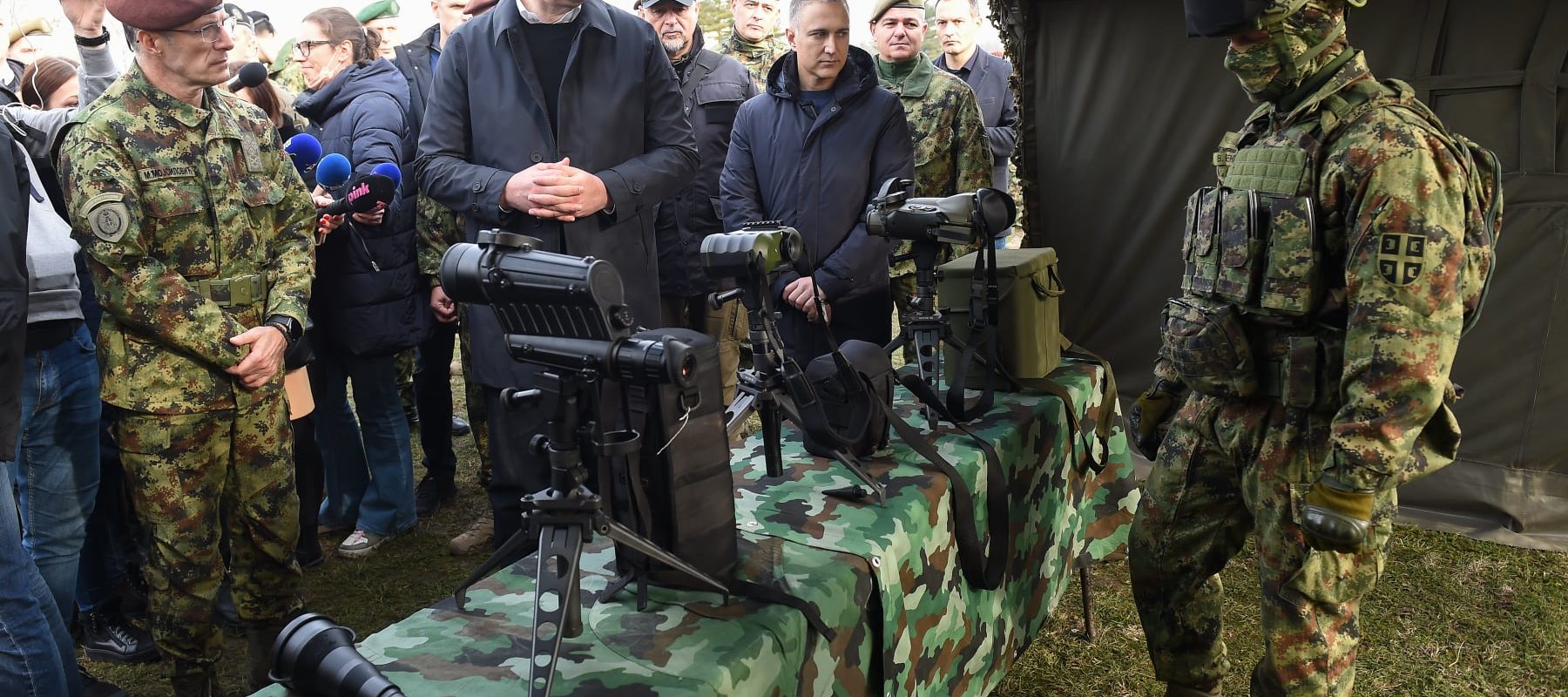 Belgradul exprimă îngrijorări privind cooperarea militară regională Președintele Serbiei, Aleksandar Vucic, a lansat joi o serie de declarații care au stârnit îngrijorare în regiune, afirmând că țara sa monitorizează îndeaproape cooperarea militară dintre Croația, Albania și Kosovo