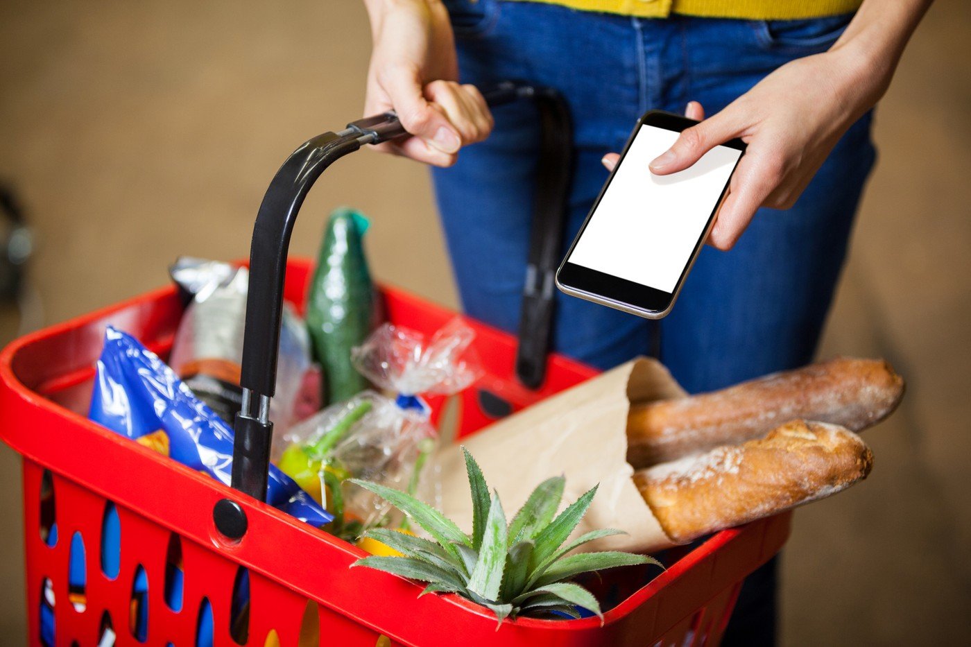 Scumpiri la orizont: Painea, lactatele si mezelurile se pregătesc de noi majorări Românii se pregătesc pentru noi scumpiri la alimente, avertizează specialiștii
