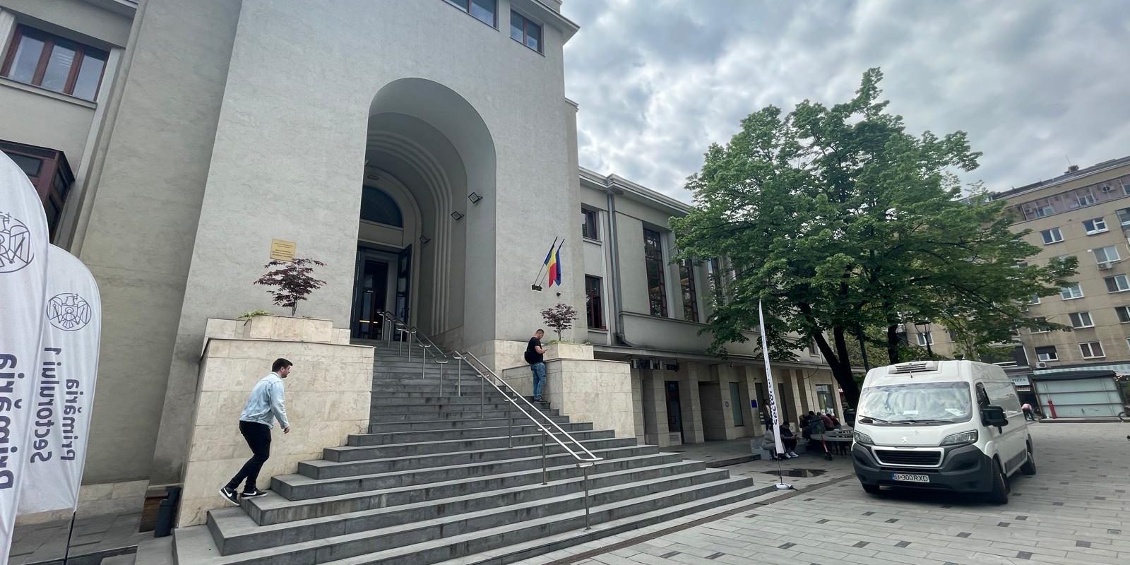Pietonalizare în centrul Capitalei: Ciucu anunță primele zone vizate Primarul general al Capitalei, Ciprian Ciucu, a dezvăluit într-un interviu acordat presei planurile municipalității privind pietonalizarea unor zone din centrul Bucureștiului