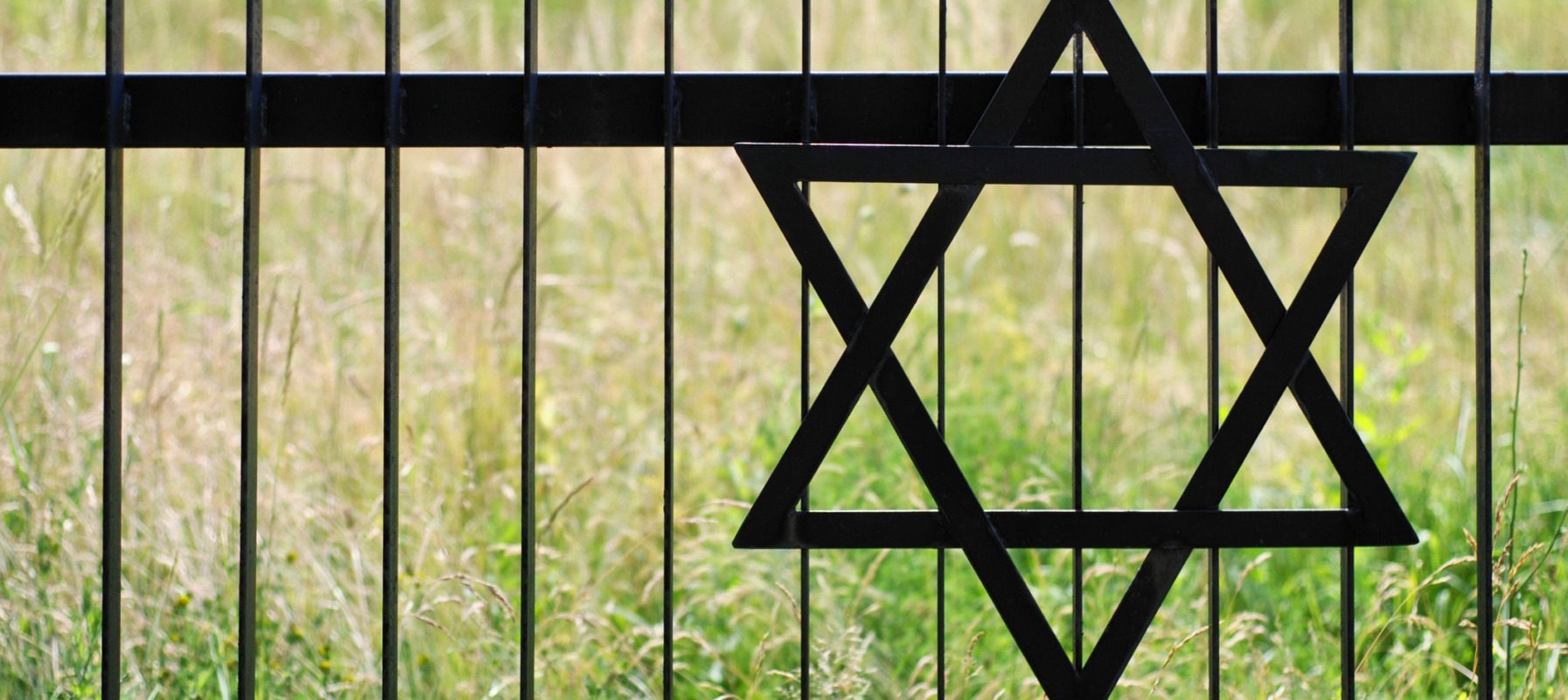 Atac antisemit la Londra: Ambulanțe incendiate în fața unei sinagogi Londra este zguduită de un act de vandalism cu puternice conotații antisemite, după ce mai multe ambulanțe ale unei organizații evreiești de asistență medicală au fost incendiate în fața unei sinagogi