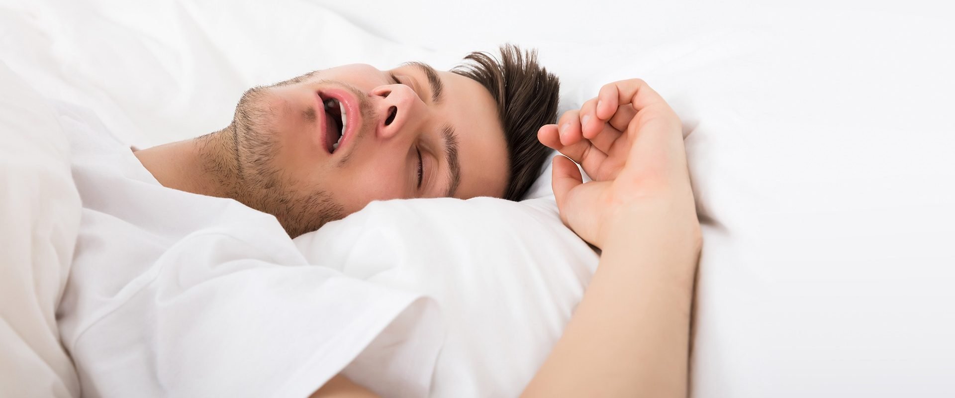 Apneea în somn: noi tratamente vin să completeze aparatul CPAP Apneea obstructivă în somn, afecțiune caracterizată prin întreruperi ale respirației în timpul somnului, este o problemă medicală cu implicații serioase asupra sănătății