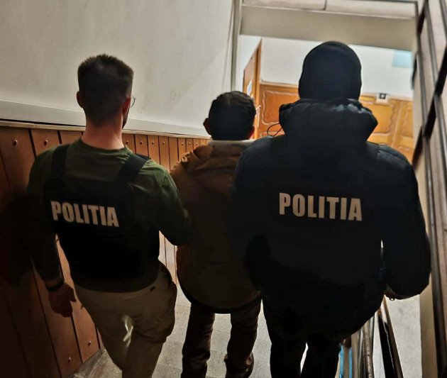 Un șofer urmărit național a ajuns la închisoare Brașov, 25 martie 2026 – Un bărbat de 48 de ani a fost arestat în Brașov și dus la Penitenciarul Codlea, după ce polițiștii au dat de urma acestuia