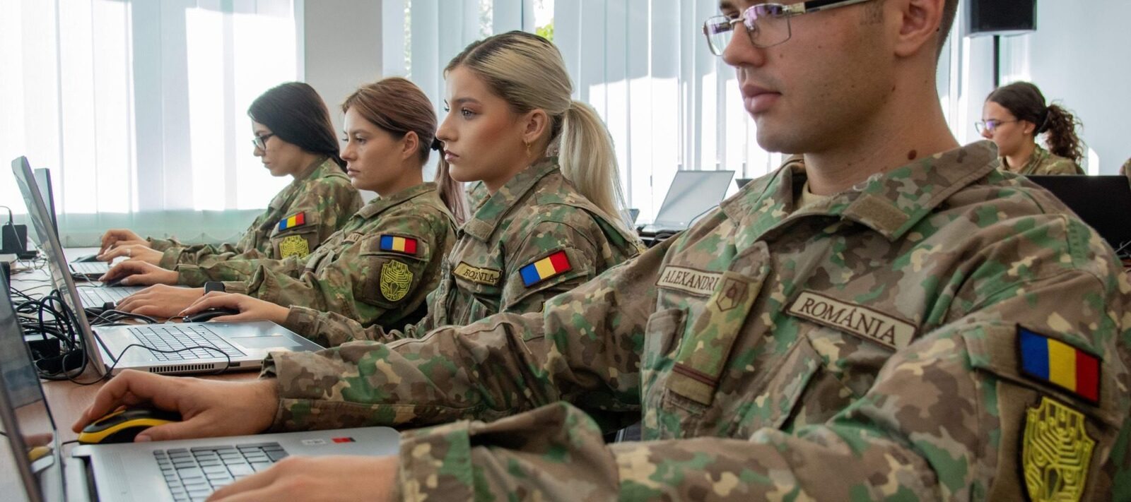 România și Egiptul își consolidează cooperarea militară Guvernul a aprobat joi un proiect de lege care vizează ratificarea Memorandumului de Înțelegere privind cooperarea militară dintre România și Egipt