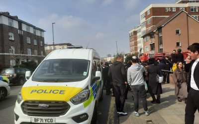 Incendieri cu tentă antisemită la Londra: Doi bărbați arestați Doi bărbați au fost arestați în Londra, sub suspiciunea de incendiere cu intenția de a pune în pericol viața altora, după ce patru ambulanțe aparținând unei organizații caritabile evreiești au fost incendiate