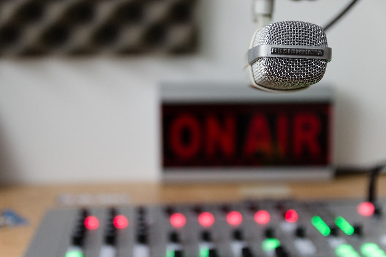 CBS renunță la serviciul de știri radio după aproape un secol de activitate Grupul CBS a decis să închidă serviciul său de știri radio, punând capăt unei activități de aproape o sută de ani
