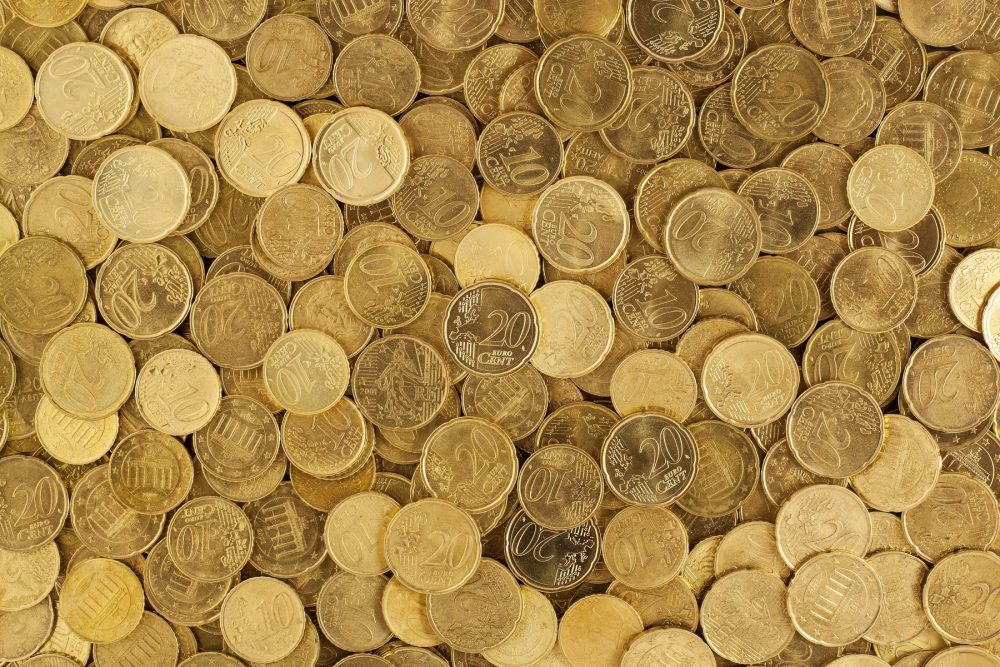 Tezaur monetar rusesc, în valoare de jumătate de milion de dolari, descoperit în Rusia Un tezaur impresionant format din 409 monede de aur, vechi de peste un secol, a fost scos la lumină de arheologi în nord-vestul Rusiei