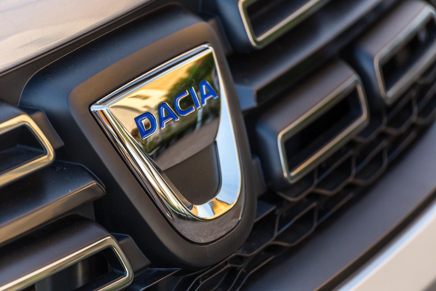 „Autostrada Dacia”: Un drum expres vital pentru legătura uzinei de la Mioveni cu A1, așteptat până în 2030 Un drum expres cu o lungime de aproximativ 10 kilometri, care va conecta direct uzina Dacia de pe platforma de la Mioveni cu autostrada A1, este în pregătire