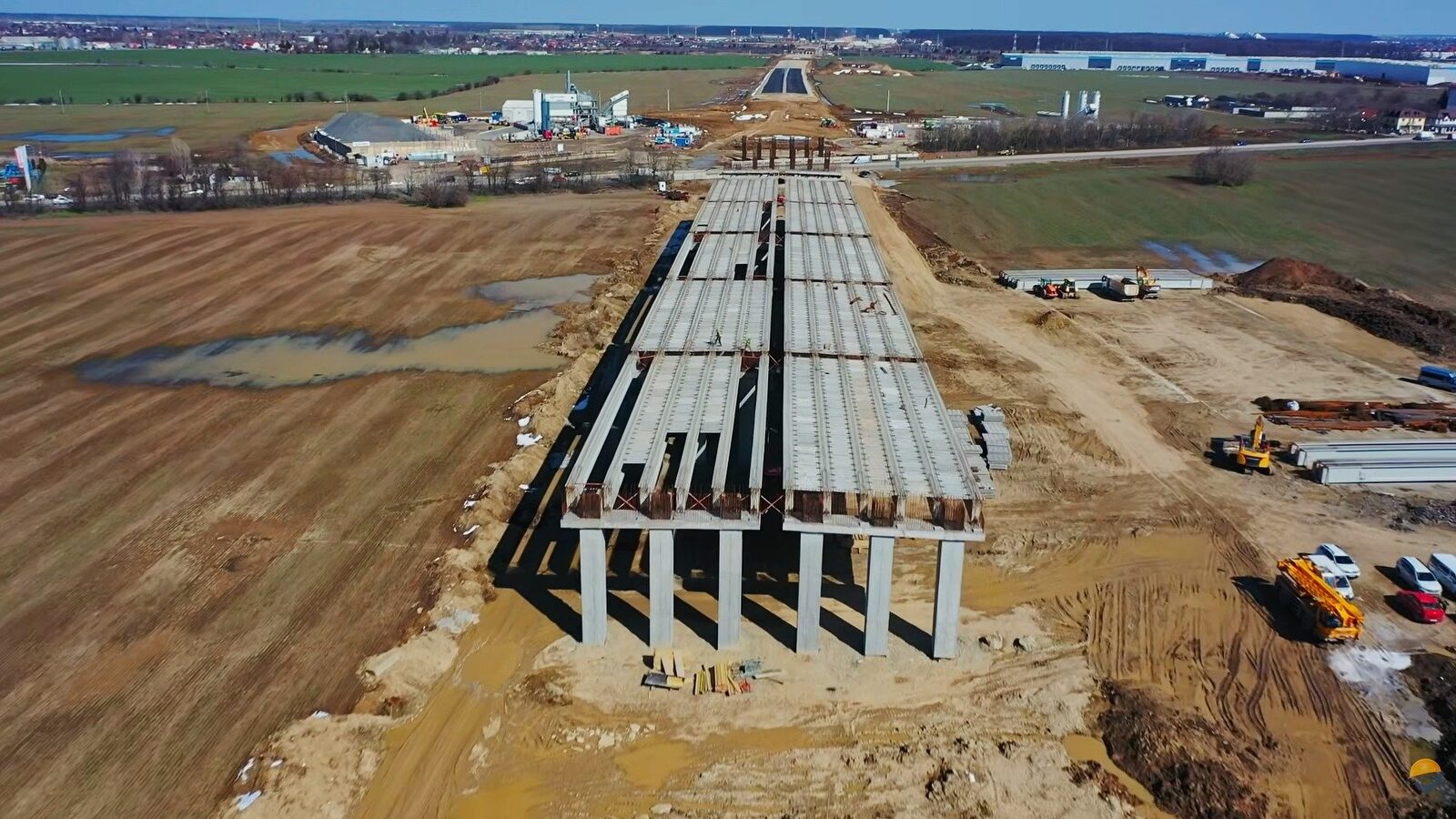 Termenul pentru finalizarea tronsonului A0 care leagă A1 de DN1, ratat; mobilizare intensă pentru redeschiderea în vară Constructorul tronsonului A0 Nord care face legătura între autostrada A1 și DN1 nu va reuși să finalizeze lucrările în luna mai, așa cum era planificat inițial