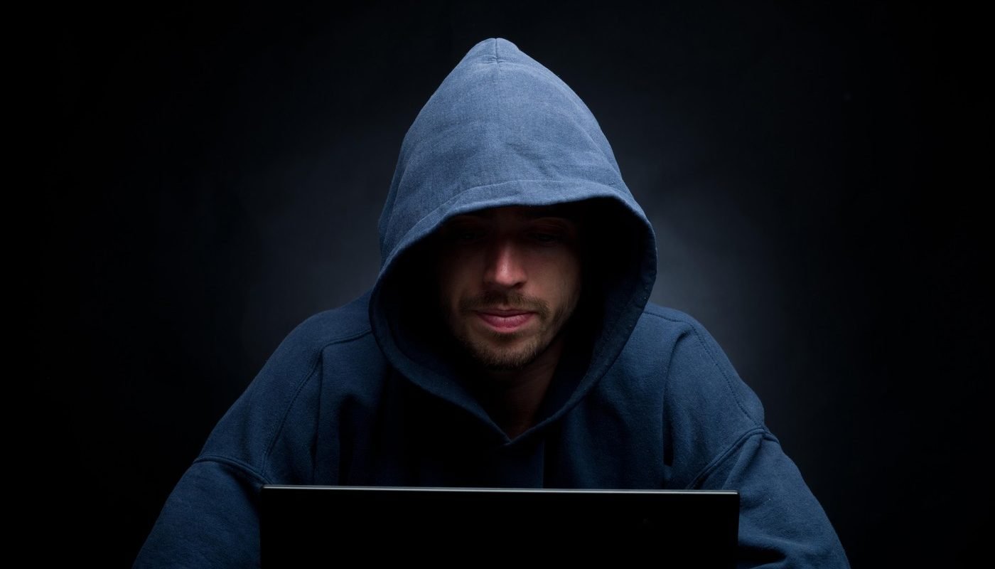 Avertisment major: Noi metode de phishing vizează românii, riscând pierderi financiare Românii sunt vizați de noi tentative de fraudă online, ce utilizează tehnici de inginerie socială pentru a fura date personale și financiare