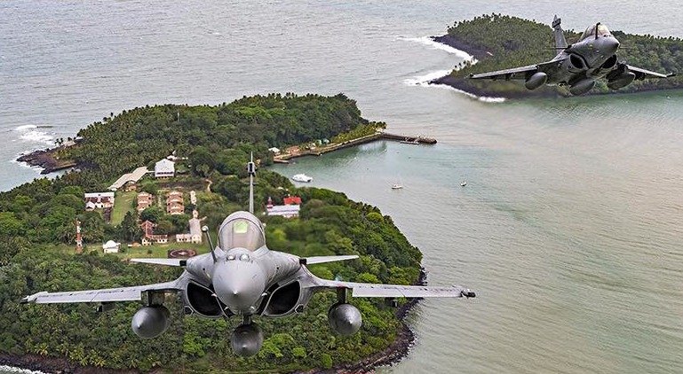 Franța permite temporar accesul aeronavelor americane la bazele sale din Orientul Mijlociu Franța a autorizat, „în mod temporar”, prezența avioanelor militare și a altor tipuri de aeronave americane la bazele sale din Orientul Mijlociu