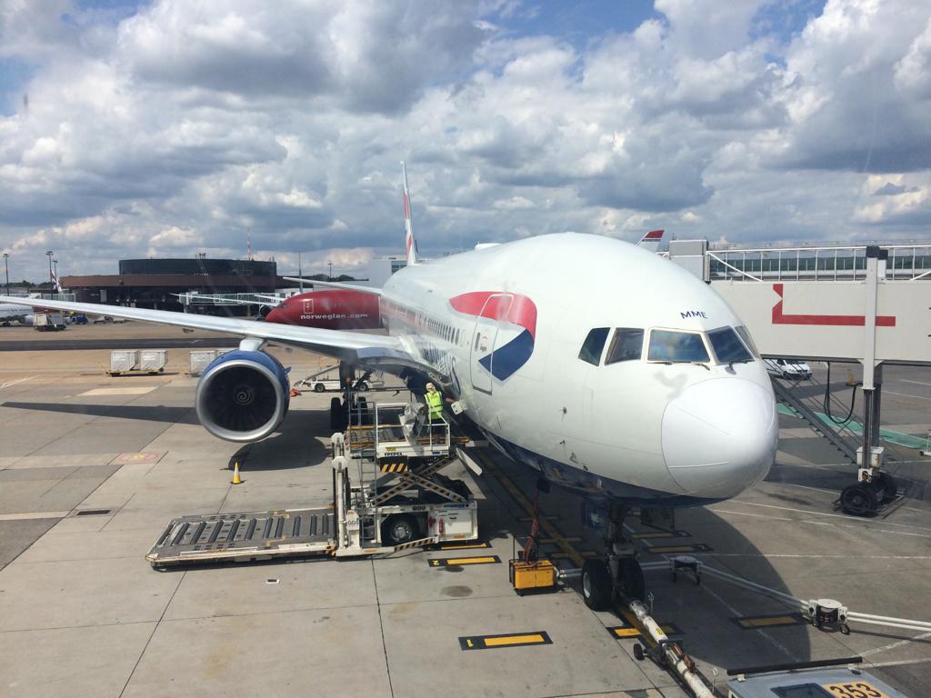 O pasageră a murit în timpul unui zbor British Airways de la Hong Kong la Londra Un incident tragic a avut loc la bordul unui avion British Airways, pe ruta Hong Kong – Londra, unde o pasageră a decedat la scurt timp după decolare