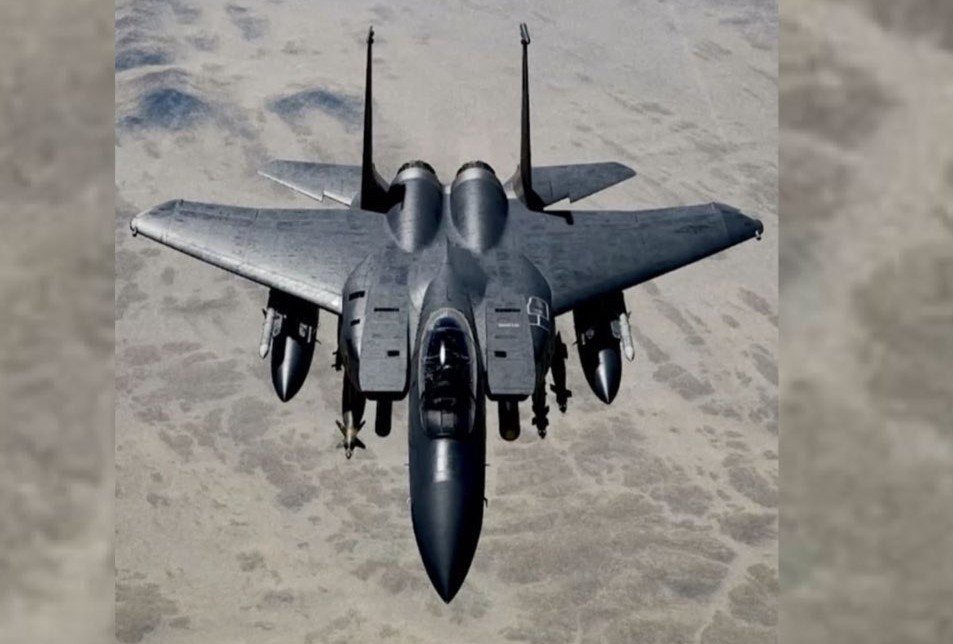 Avion de vânătoare F-15 prăbușit în Kuweit: Imagini video arată momentul incidentului Un avion de vânătoare F-15 al forțelor americane s-a prăbușit în Kuweit, în apropierea unei baze militare a Statelor Unite, potrivit informațiilor vehiculate în ultimele ore