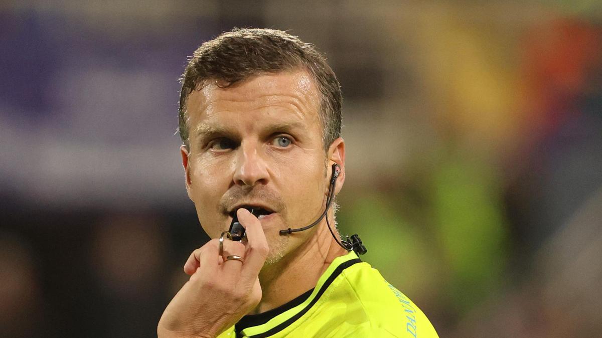 Penalty controversat la Pisa: La Penna, din nou pe teren, în centrul atenției Arbitrul Federico La Penna a fost din nou protagonist într-un meci, de data aceasta în confruntarea dintre Pisa și Cagliari