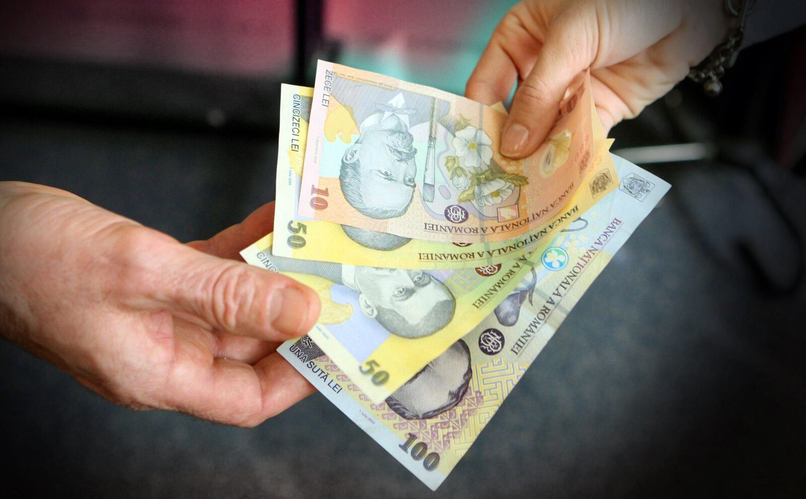 Banii înapoi la taxe și impozite: Cum poți economisi la plata obligațiilor locale Plata taxelor și impozitelor locale poate fi mai puțin costisitoare