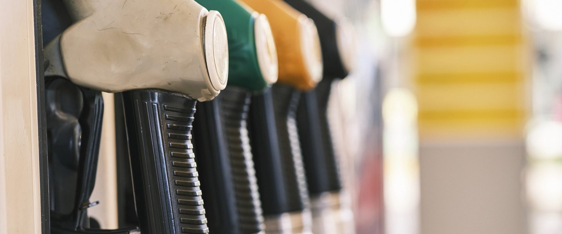 Benzina și motorina ating noi maxime: scumpiri record la pompă Bucureștenii se confruntă din nou cu prețuri mai mari la carburanți