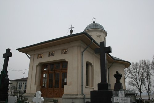 Fake-uri religioase pe TikTok: Mânăstirea Pasărea avertizează asupra escrocheriilor Două femei care se prezintă drept maici ale Mânăstirii Pasărea folosesc platforma TikTok pentru a cere bani în schimbul unor servicii ce nu au legătură cu credința ortodoxă