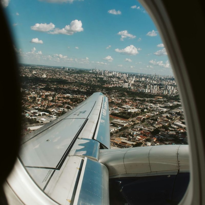 Experții dezvăluie locurile din avion pe care ar trebui să le eviți pentru o călătorie mai confortabilă O serie de specialiști au identificat locurile din avion pe care pasagerii ar trebui să le evite, în special în cazul zborurilor lungi
