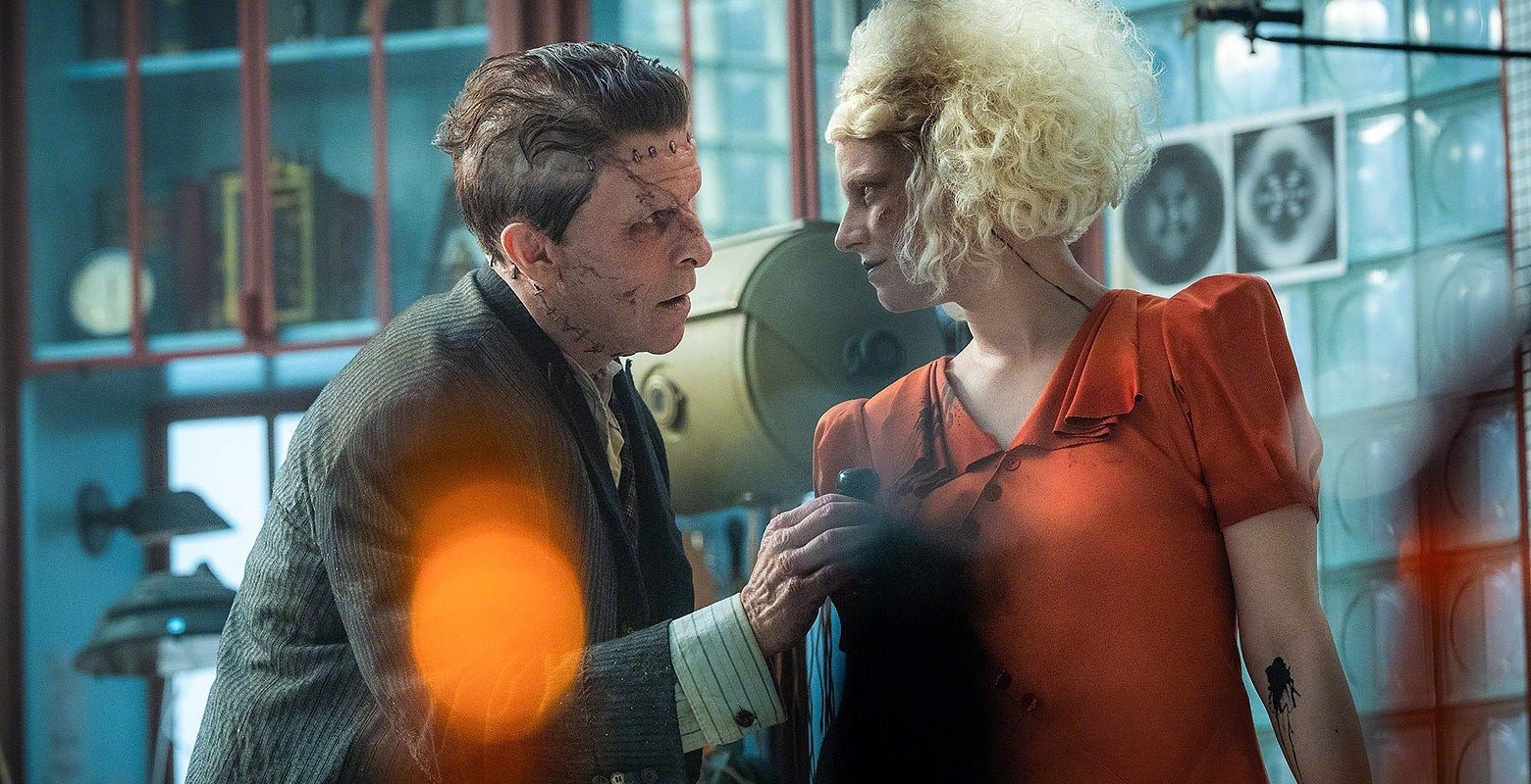 „Bride!” – o promisiune vizuală umbrită de un scenariu șubred Noul film „Bride!”, regizat de Maggie Gyllenhaal, a stârnit controverse în rândul criticilor, fiind lăudat pentru aspectul vizual și interpretarea actriței Jessie Buckley, dar criticat pentru scenariul considerat incoerent