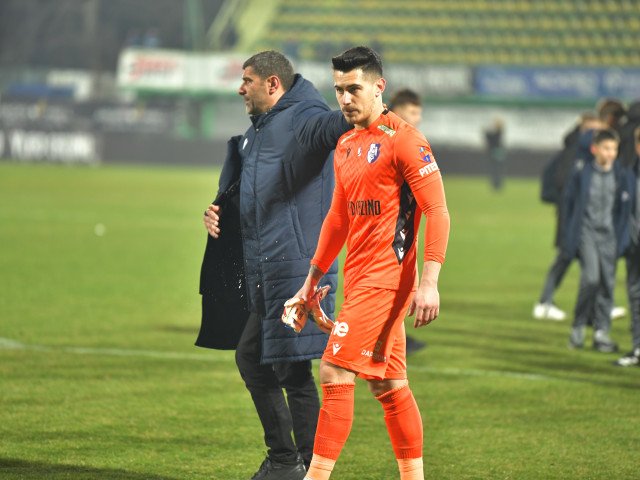 Gafa monumentală a lui Căbuz, în FC Argeș – U Cluj: O eroare de manual, care a schimbat soarta meciului Un moment controversat a marcat partida dintre FC Argeș și U Cluj, înregistrată recent