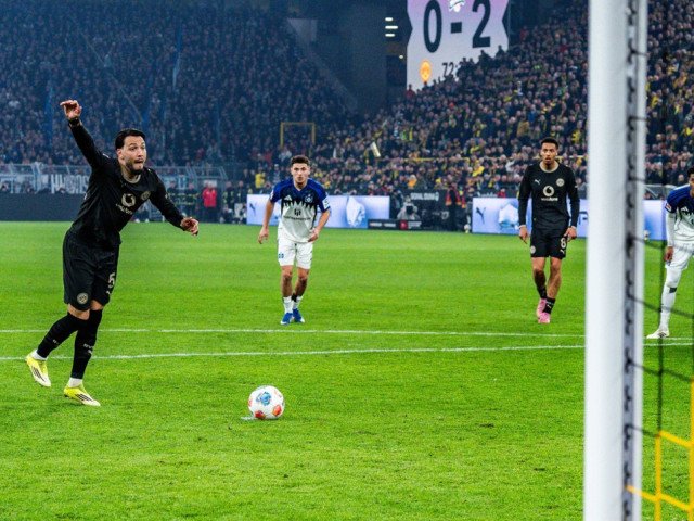 Borussia Dortmund a reușit o revenire spectaculoasă în fața celor de la Hamburger SV, marcând trei penalty-uri și întorcând scorul în doar 11 minute, într-un meci amical disputat la Marbella