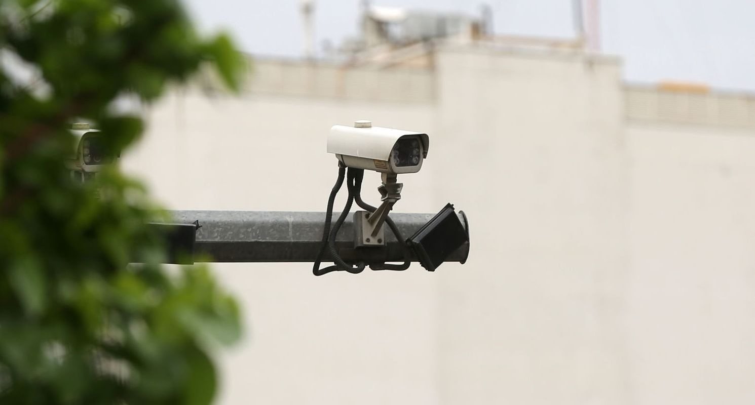 Camerele de supraveghere, vulnerabile la spionajul iranian în contextul conflictului cu Israelul Autoritățile israeliene au tras un semnal de alarmă cu privire la utilizarea camerelor de supraveghere ca instrumente de spionaj de către Iran