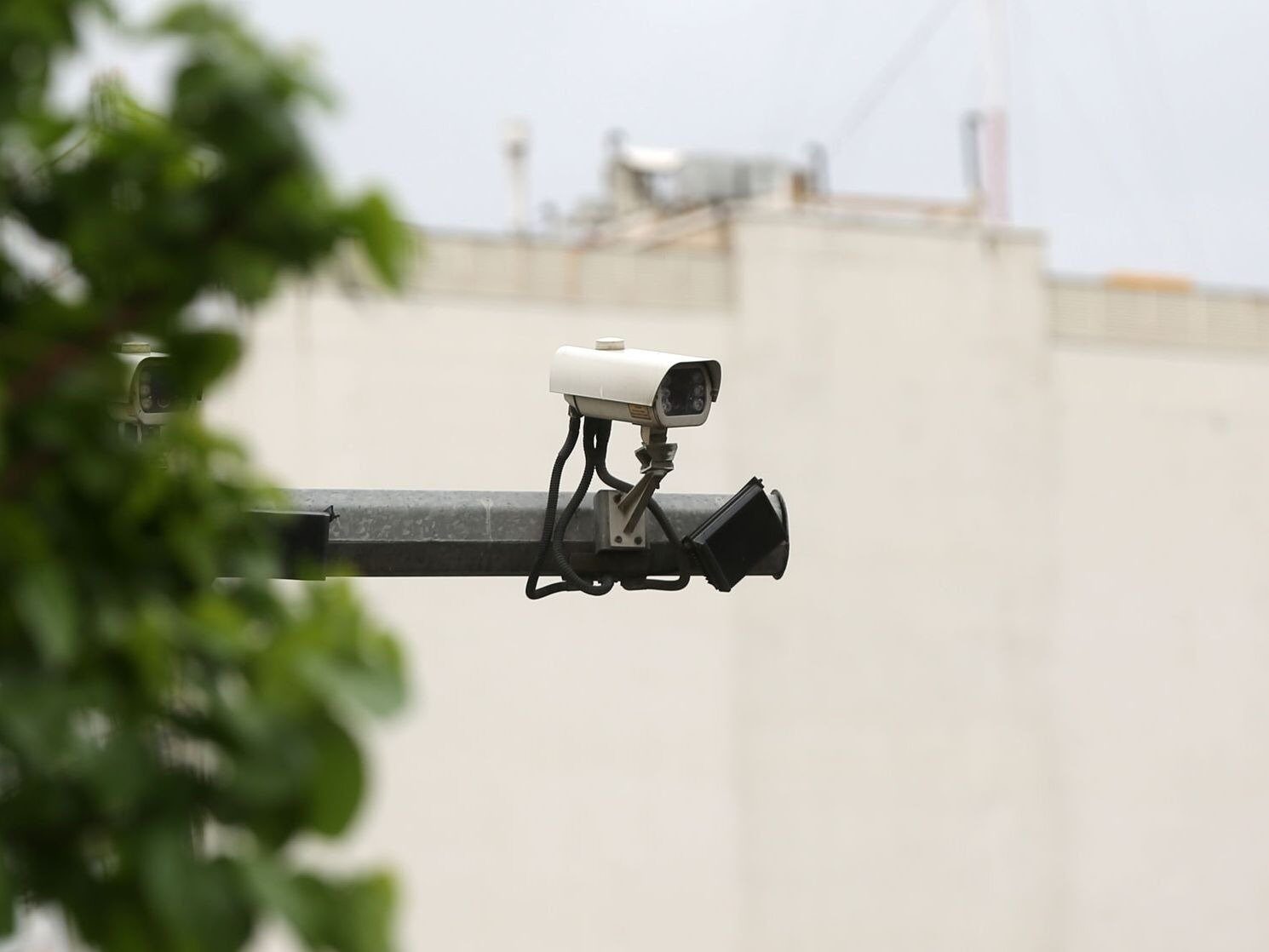 Camerele de supraveghere, vulnerabile la spionajul iranian în contextul conflictului cu Israelul Autoritățile israeliene au tras un semnal de alarmă cu privire la utilizarea camerelor de supraveghere ca instrumente de spionaj de către Iran