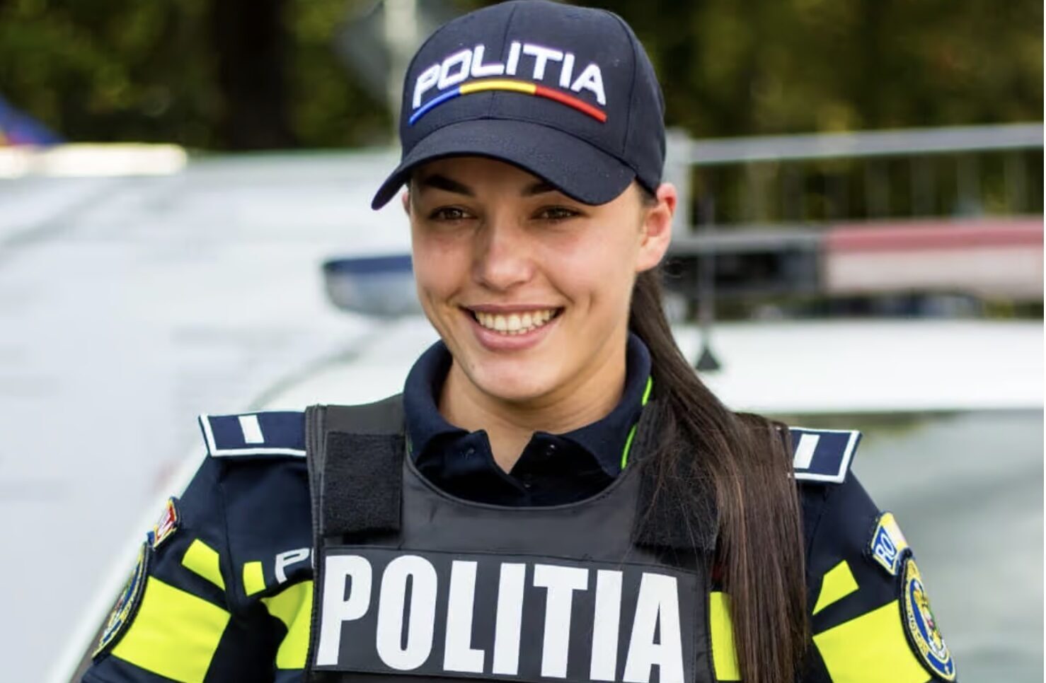 Polițista-luptătoare din Cluj: Dalia Ciocan îmbină munca în forțele de ordine cu performanța în MMA Dalia „The Hammer” Ciocan, o polițistă din Cluj, este apreciată de colegii săi atât pentru abilitățile de comunicare, cât și pentru cele fizice, dobândite în lumea artelor marțiale mixte (MMA)