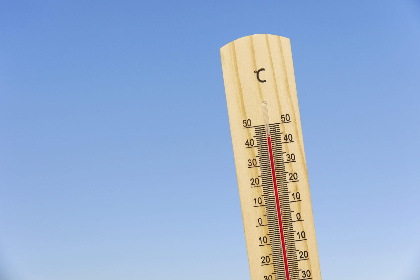 Canicula vine peste România: Temperaturi de peste 36 de grade Celsius în iulie Bucureștenii și locuitorii din sudul țării se pregătesc pentru o perioadă caniculară în luna iulie, cu temperaturi care ar putea depăși 36 de grade Celsius