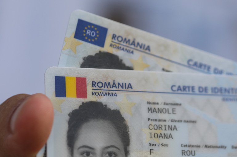 Semnătura electronică cu buletinul: Pași simpli și valoare legală Românii pot semna acum documente digitale direct de pe telefonul mobil, folosind cartea de identitate electronică