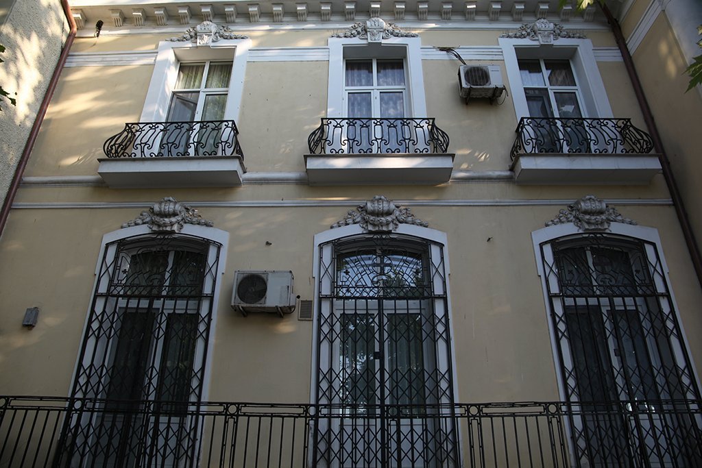 Conflict imobiliar la Constanța: Arhiepiscopia Tomisului și Primăria se confruntă pentru vila arhierească Un litigiu privind proprietatea unei clădiri istorice din Constanța stârnește controverse