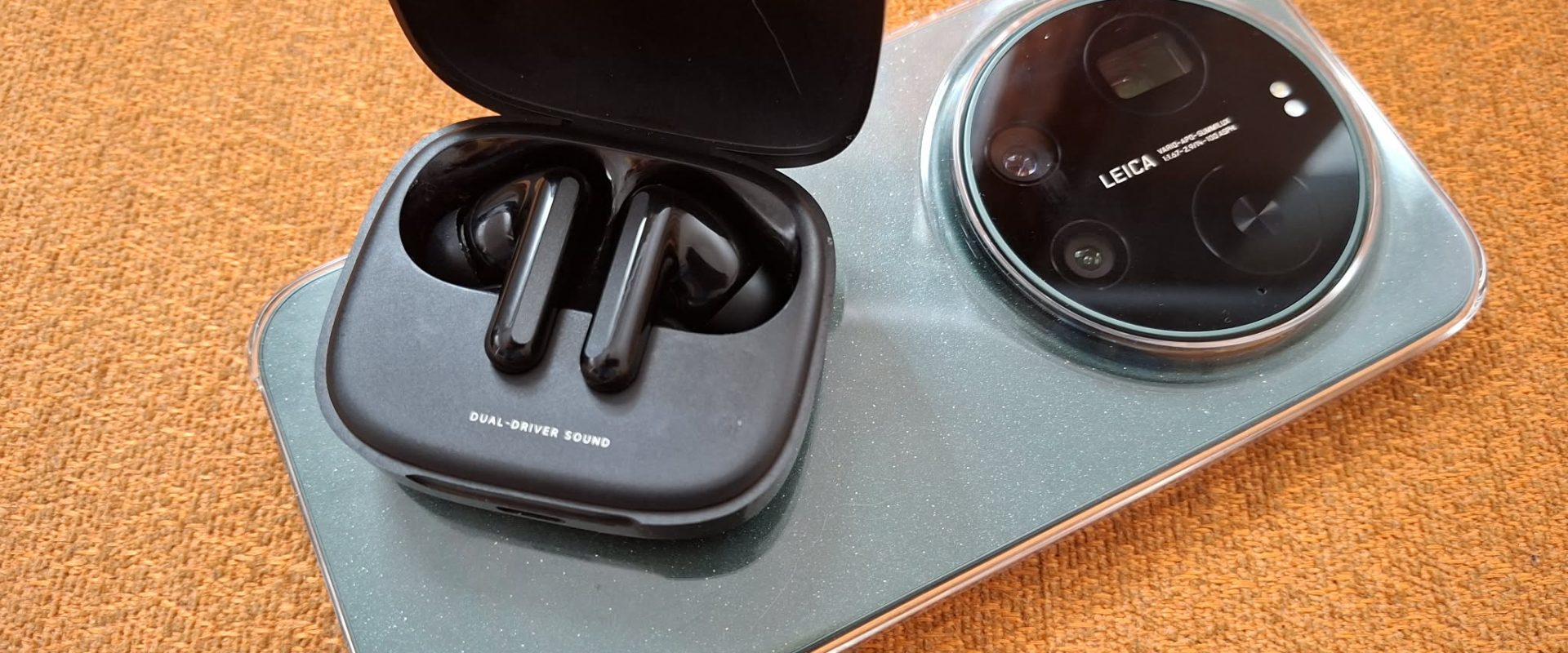 Căști wireless: Ghid pentru alegerea modelului optim, cu accent pe raportul preț-performanță Piața căștilor wireless abundă de opțiuni, dar găsirea modelului perfect poate fi o provocare
